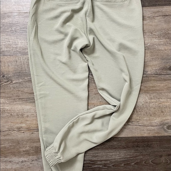 H&M  Women’s Relaxed Jogger Pants Sz 6 Light Olive Green - Picture 6 of 8